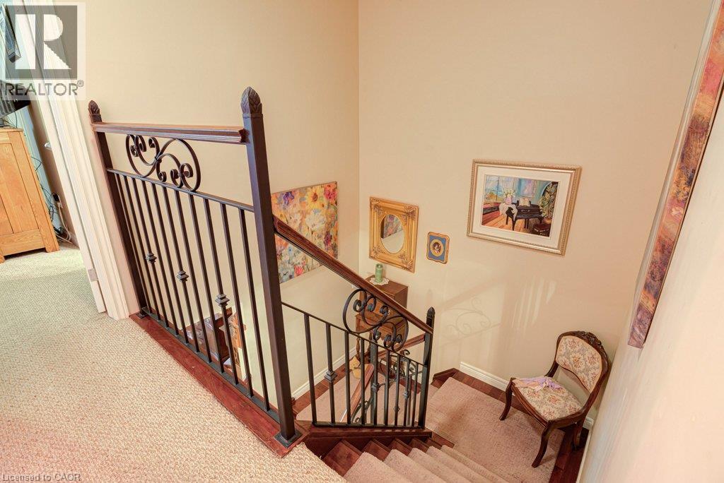 460 Lausanne Crescent — photo 17