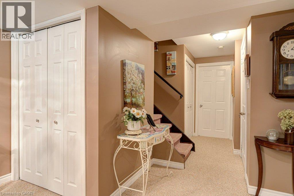 460 Lausanne Crescent — photo 24