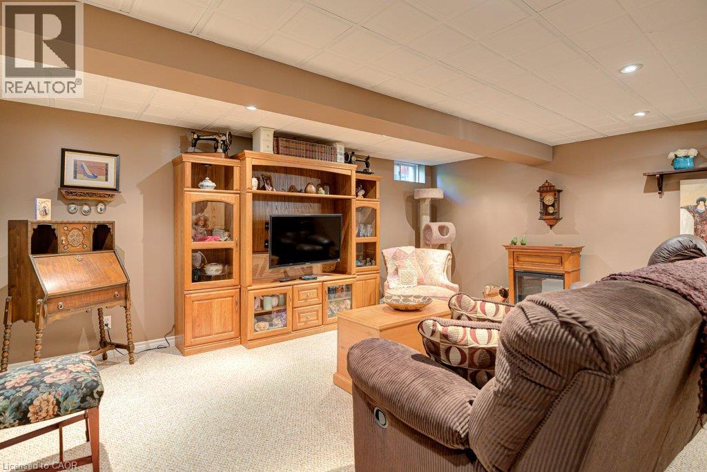 460 Lausanne Crescent — photo 25