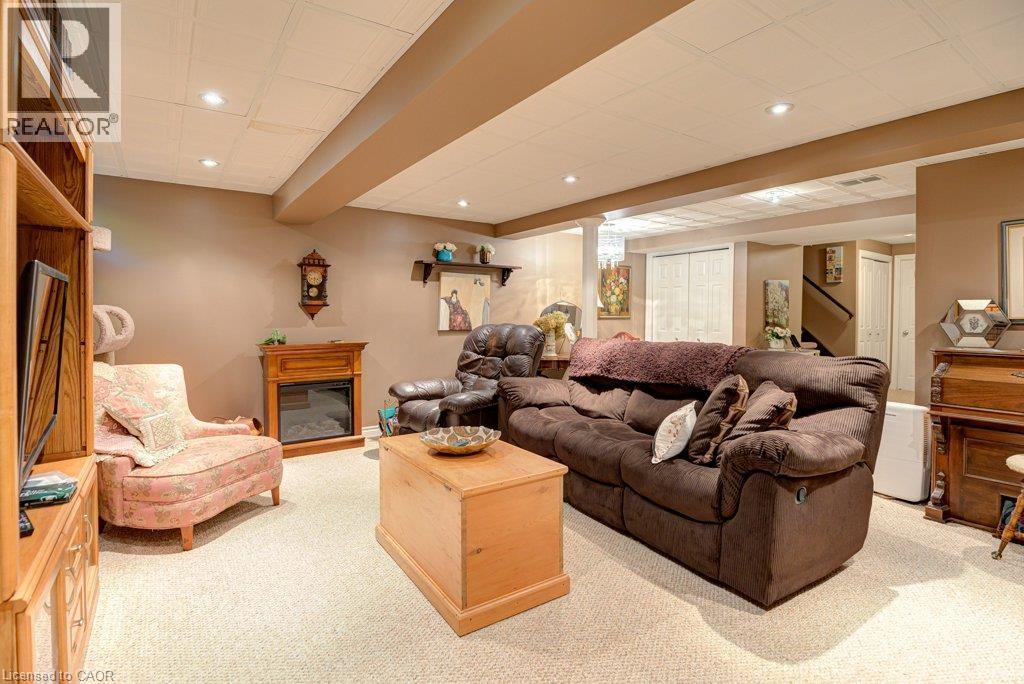 460 Lausanne Crescent — photo 26