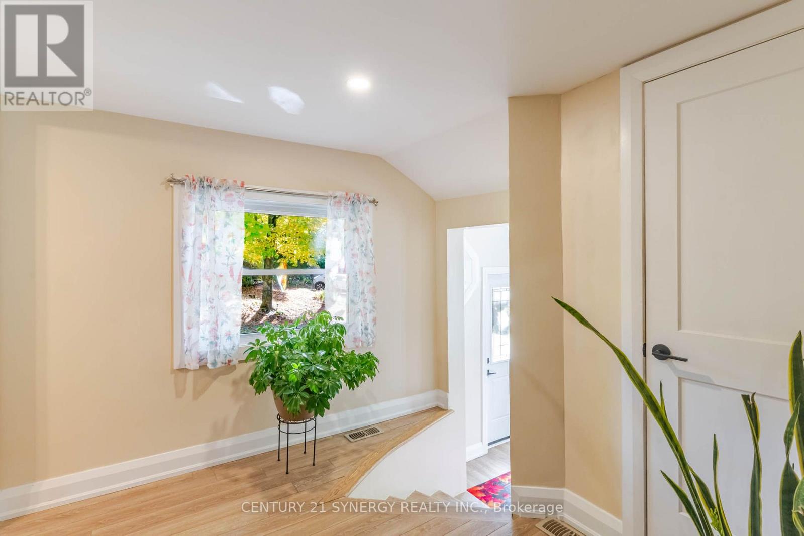 555 Sugarbush Way — photo 10