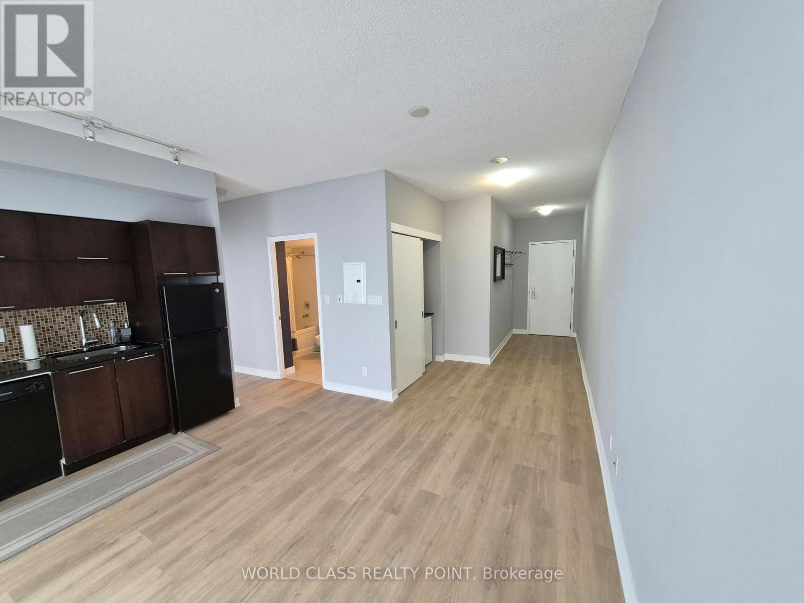 126 Simcoe Street — photo 12