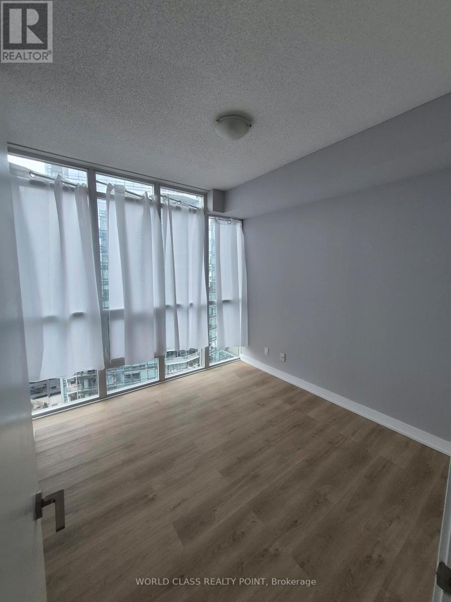 126 Simcoe Street — photo 15