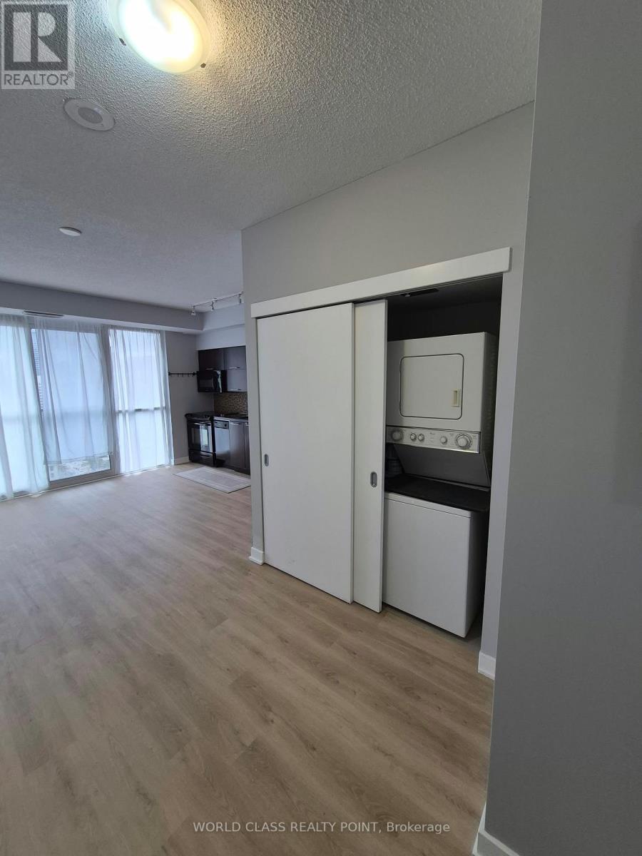 126 Simcoe Street — photo 7