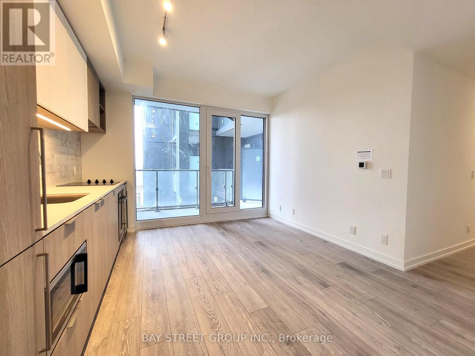 2020 Bathurst Street — photo 10