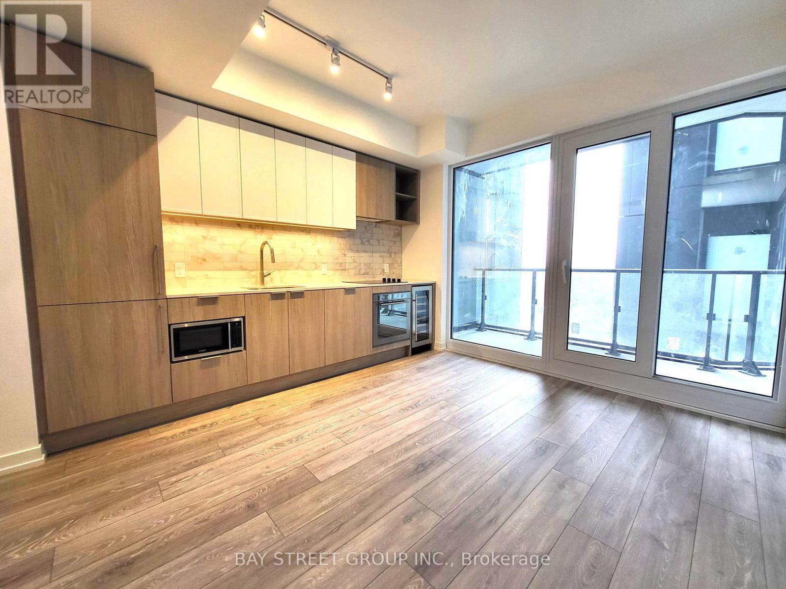 2020 Bathurst Street — photo 11