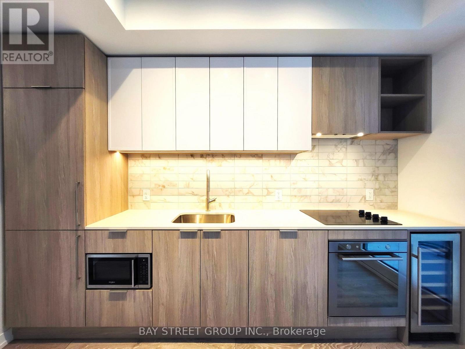 2020 Bathurst Street — photo 13