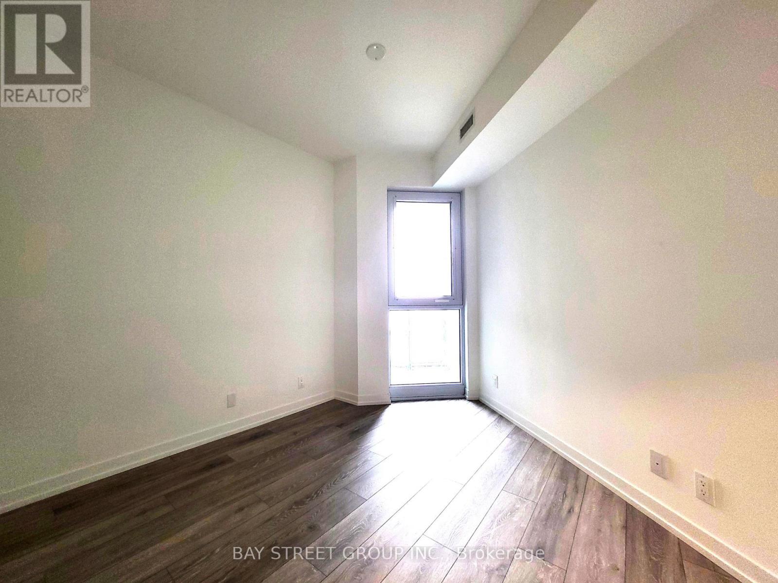 2020 Bathurst Street — photo 15