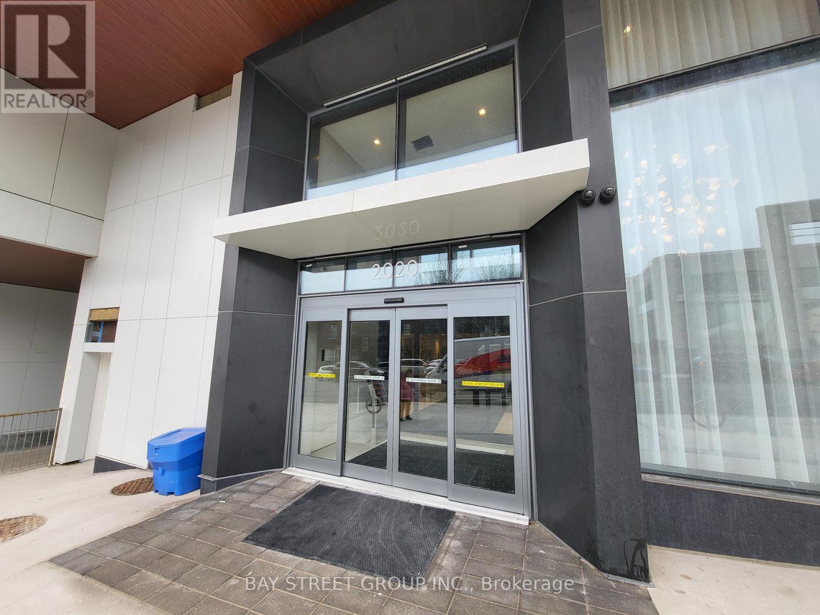 2020 Bathurst Street — photo 2