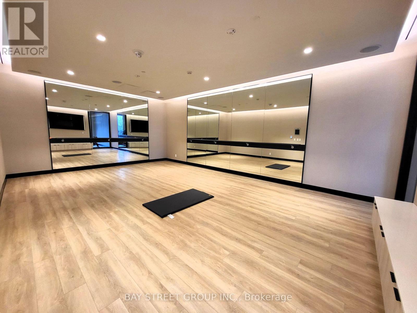 2020 Bathurst Street — photo 25