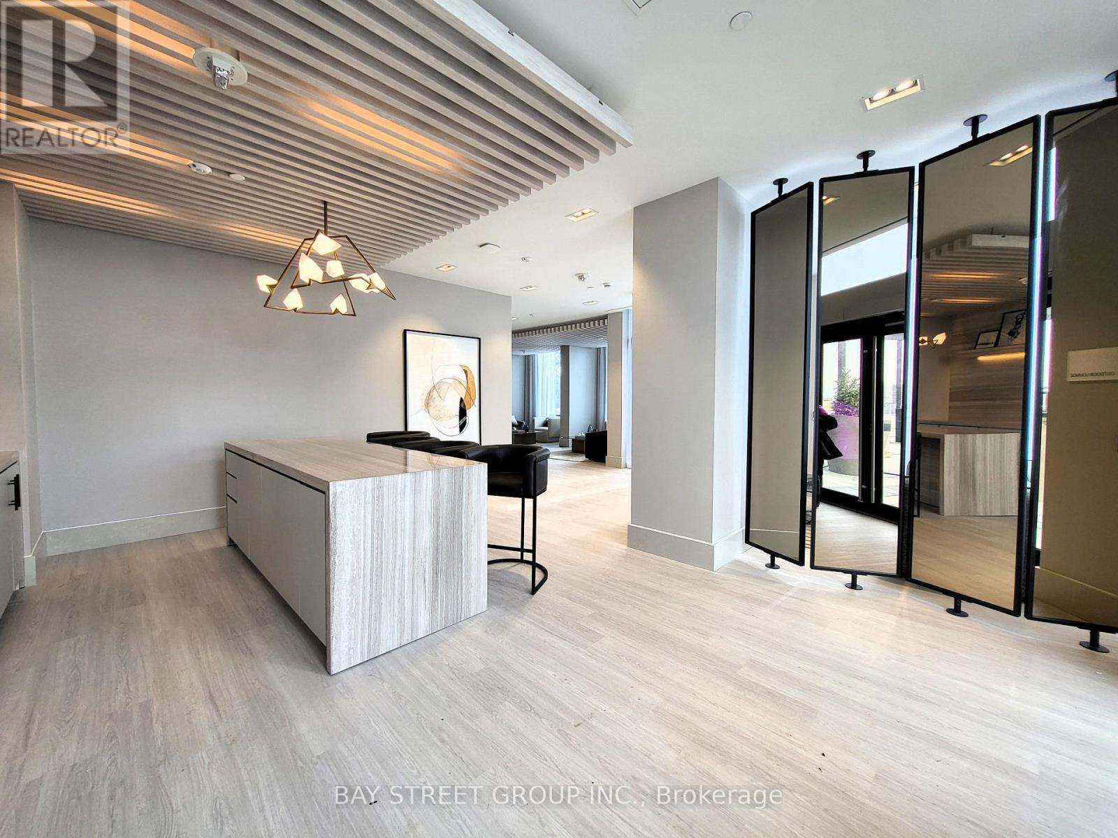 2020 Bathurst Street — photo 28