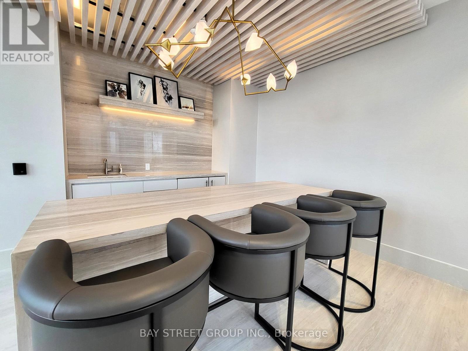 2020 Bathurst Street — photo 29