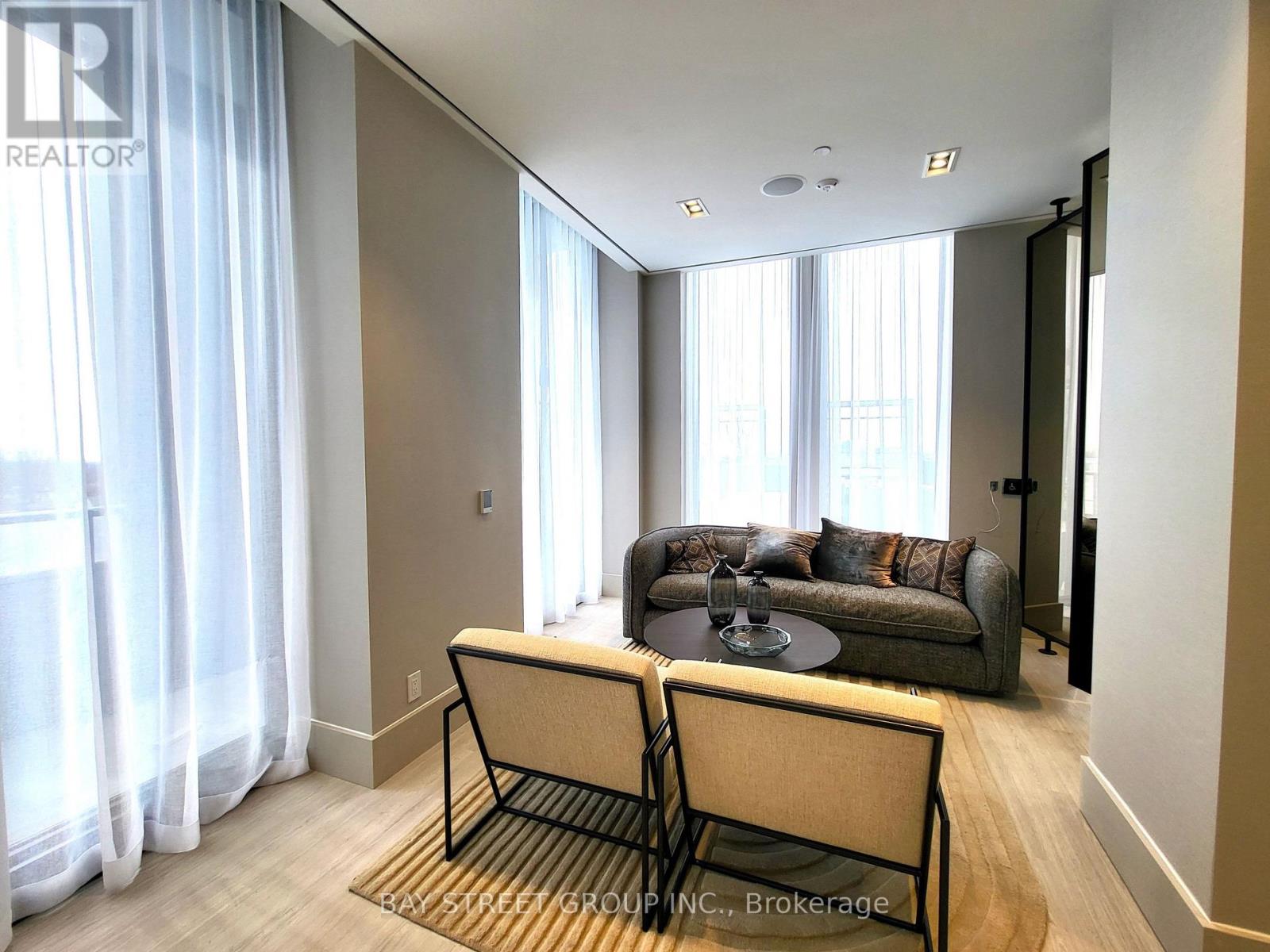 2020 Bathurst Street — photo 30