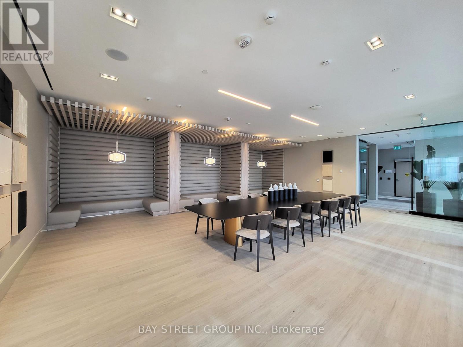 2020 Bathurst Street — photo 32