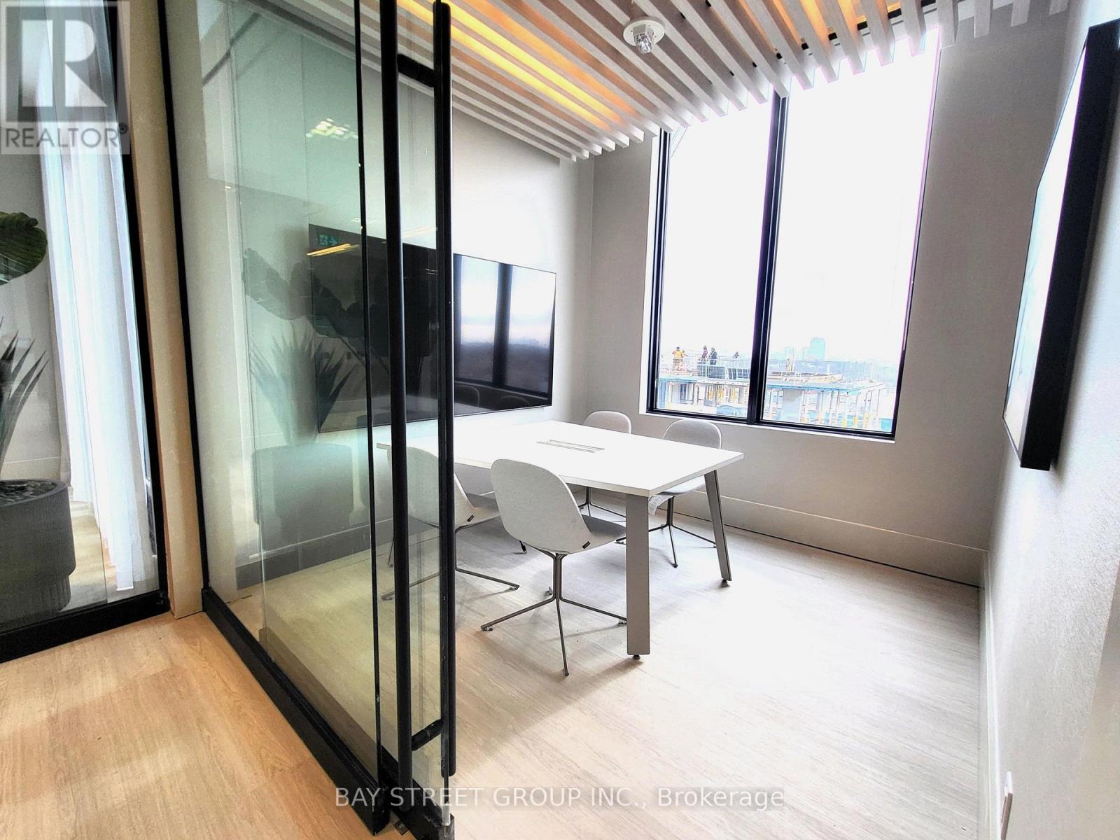 2020 Bathurst Street — photo 36