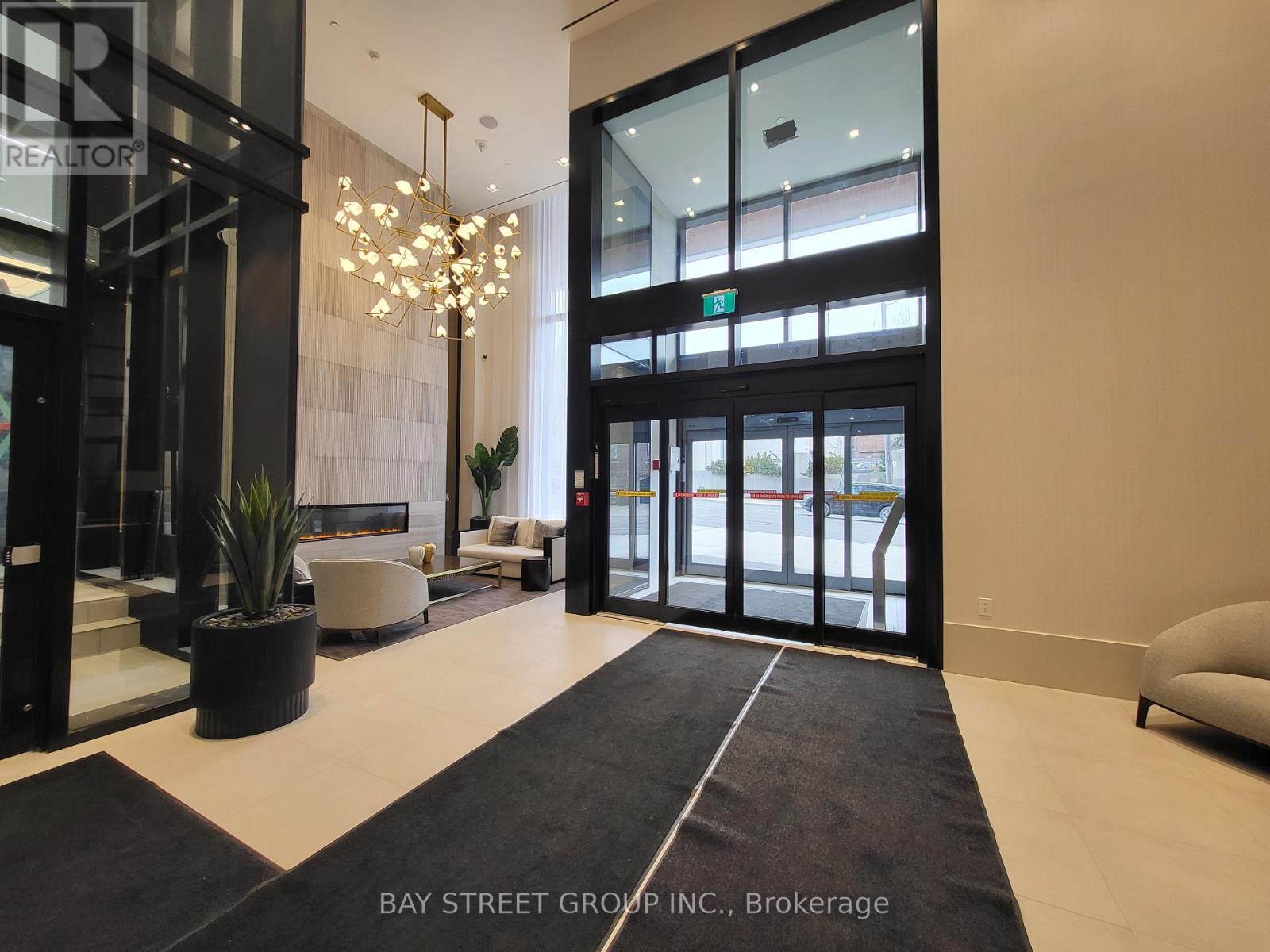 2020 Bathurst Street — photo 4