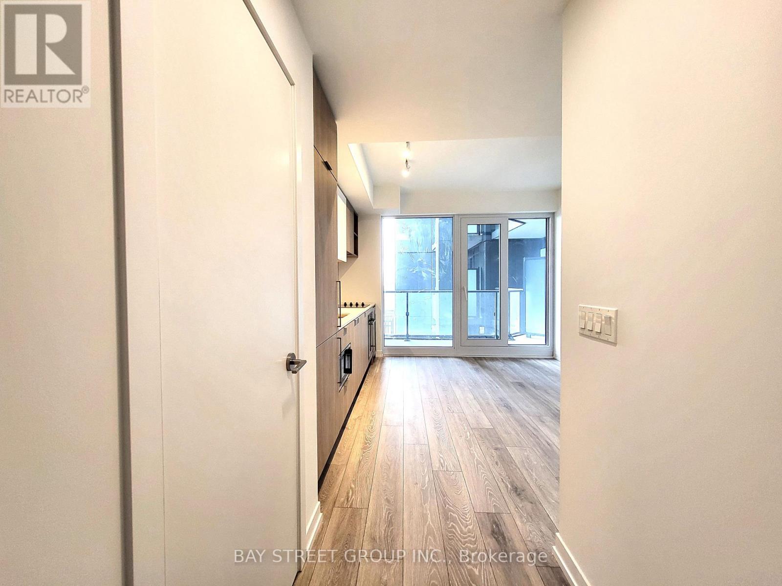 2020 Bathurst Street — photo 8