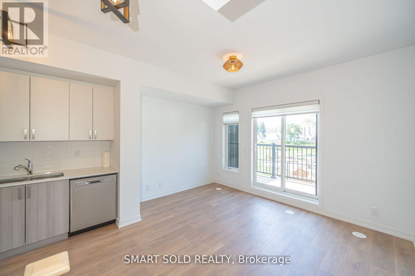 29 Spruce Pines Crescent — photo 14