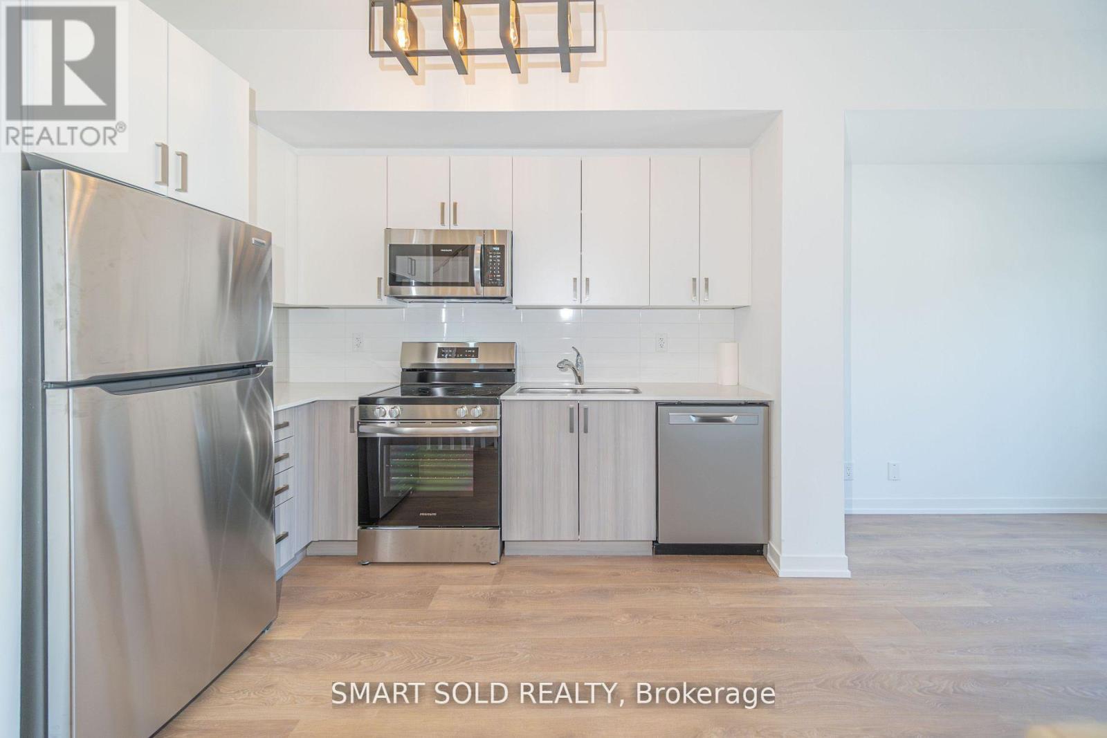 29 Spruce Pines Crescent — photo 18