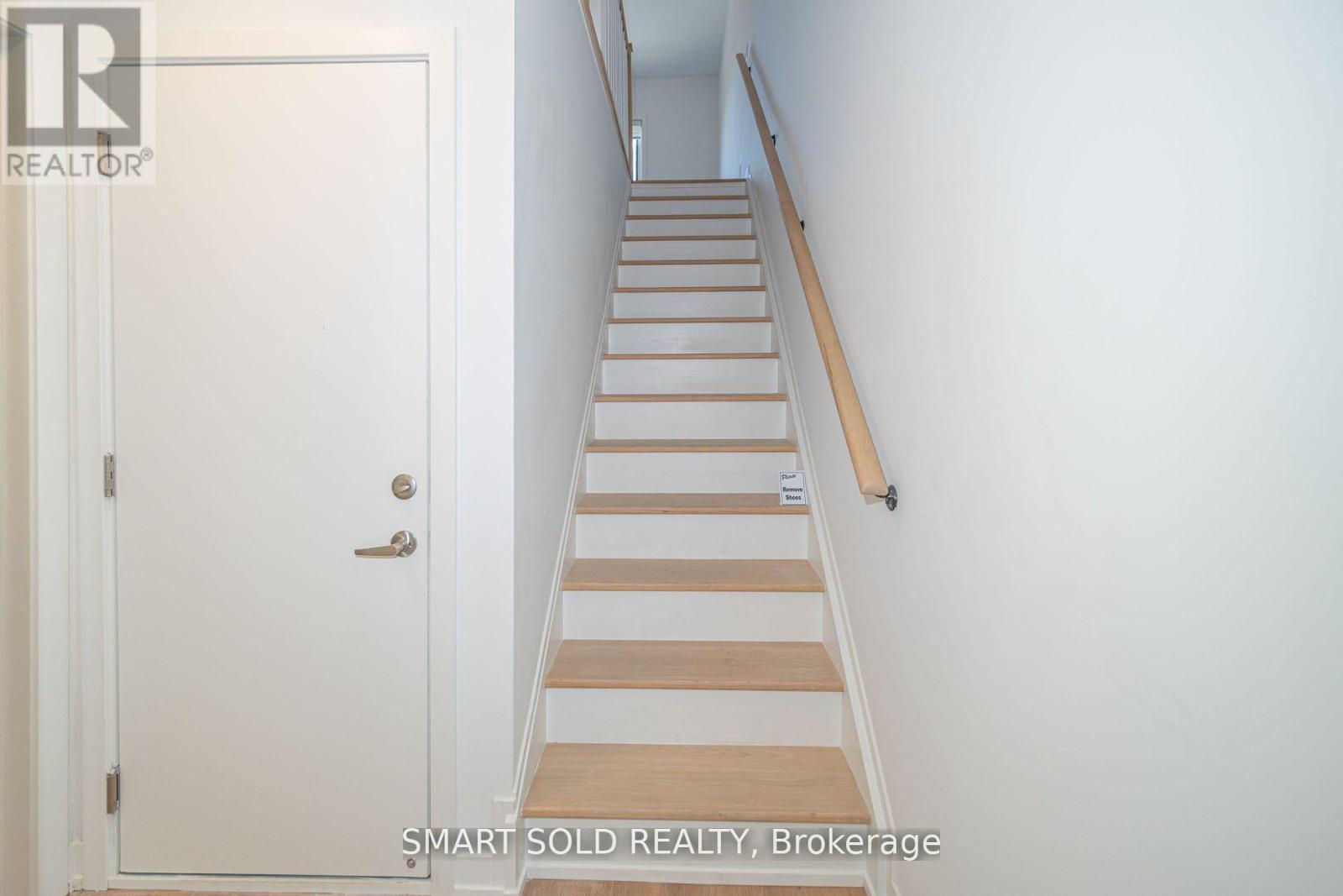 29 Spruce Pines Crescent — photo 8