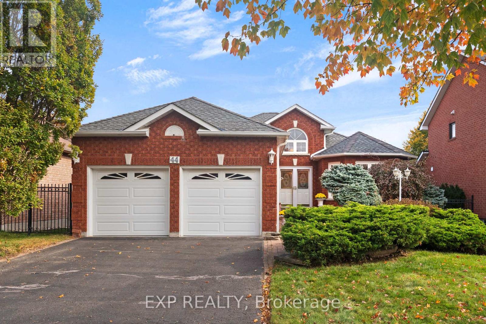 44 Finnegan Place, Whitby, ON photo 2