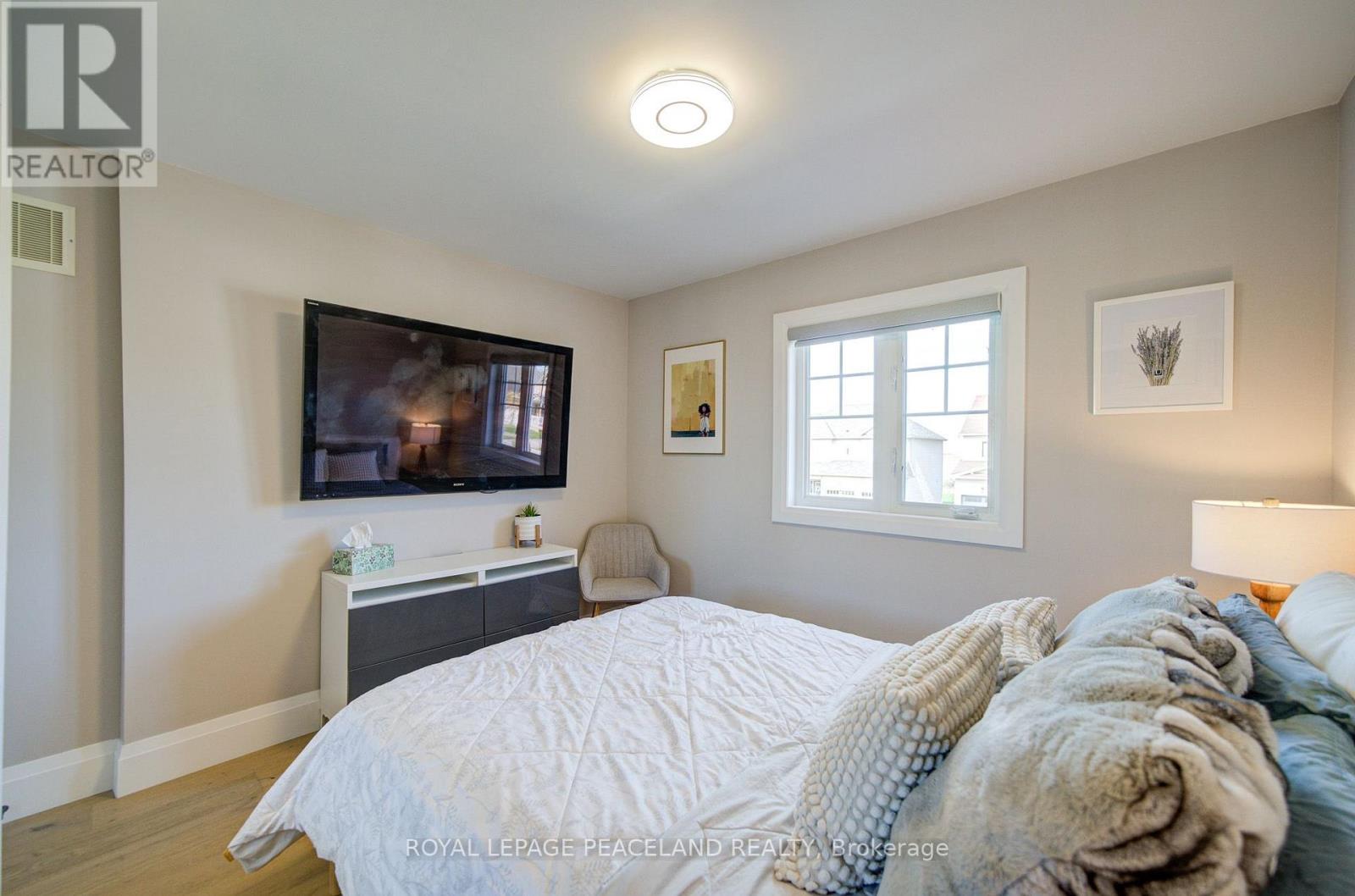 21 DON HADDEN CRESCENT - 32