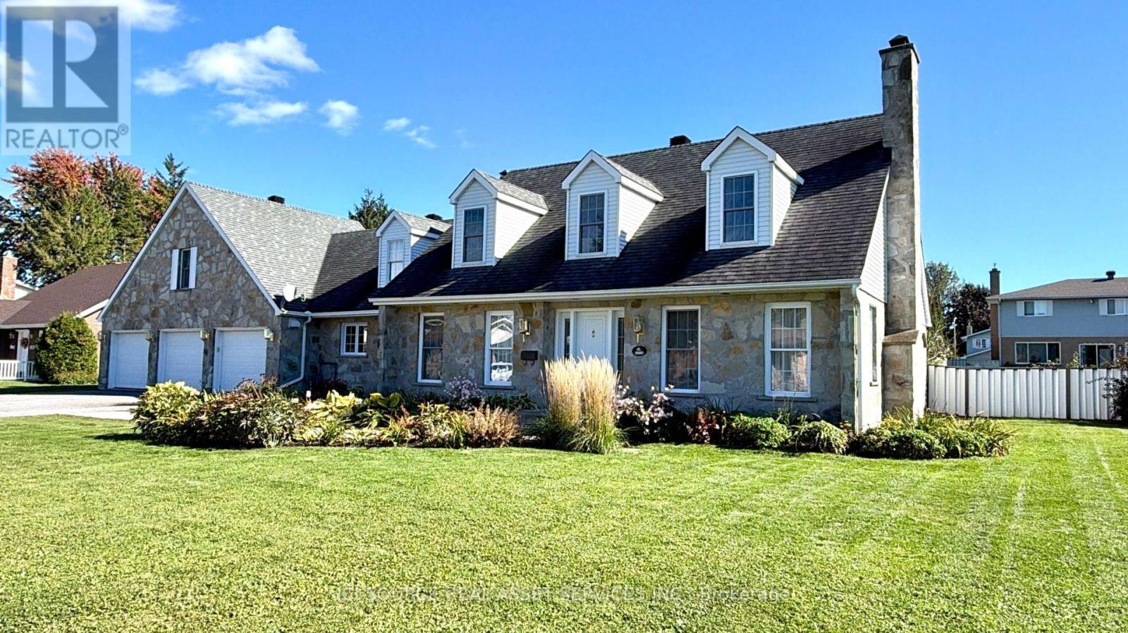 1920 Belvedere Crescent, Cornwall, ON photo 2