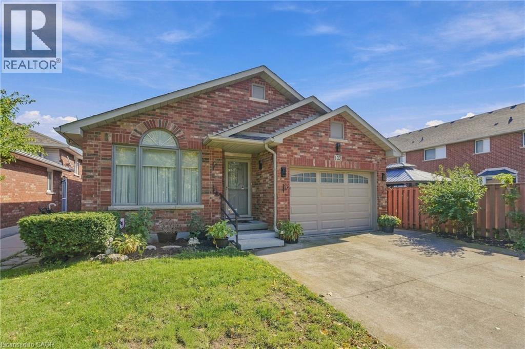 102 Cove Crescent — photo 3