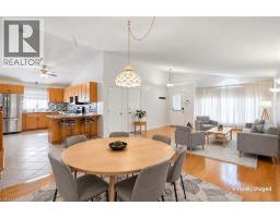 Family room - 102 Cove Crescent, Stoney Creek, ON L8E5A1 Photo 6