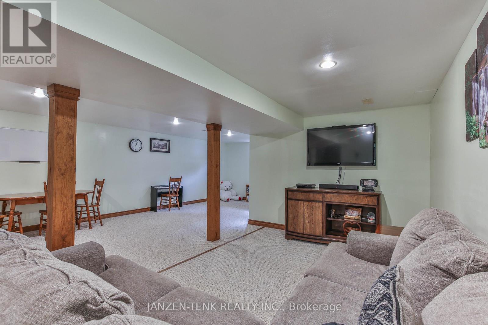 401 19 Highway — photo 30
