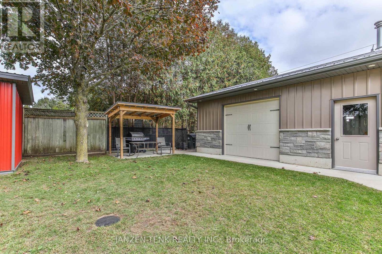 401 19 Highway — photo 43