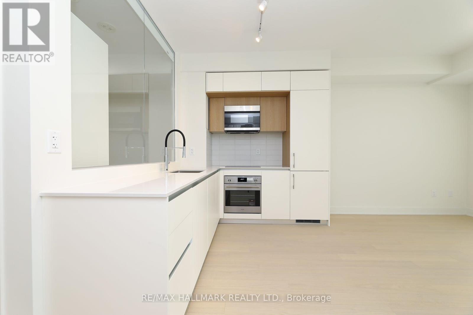 322 Dupont Street — photo 12