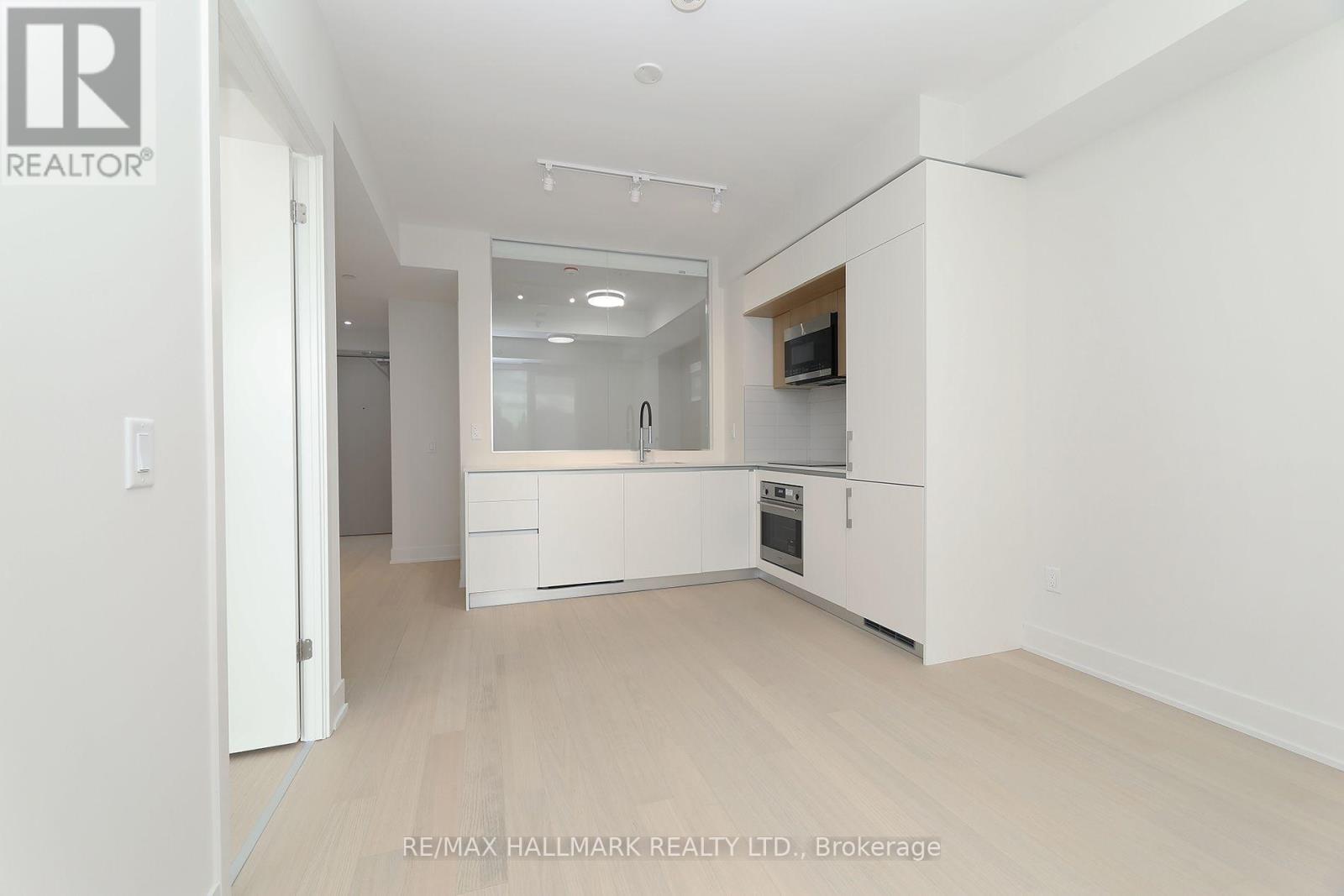 322 Dupont Street — photo 13