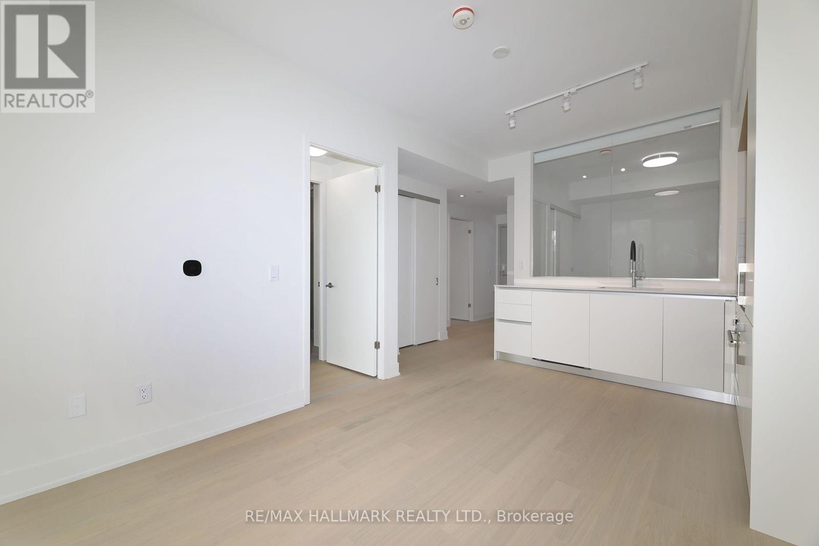 322 Dupont Street — photo 15