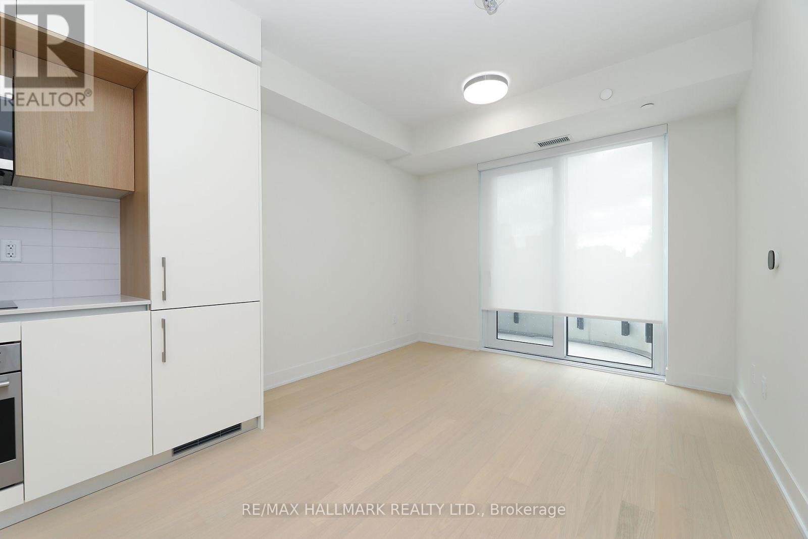 322 Dupont Street — photo 16
