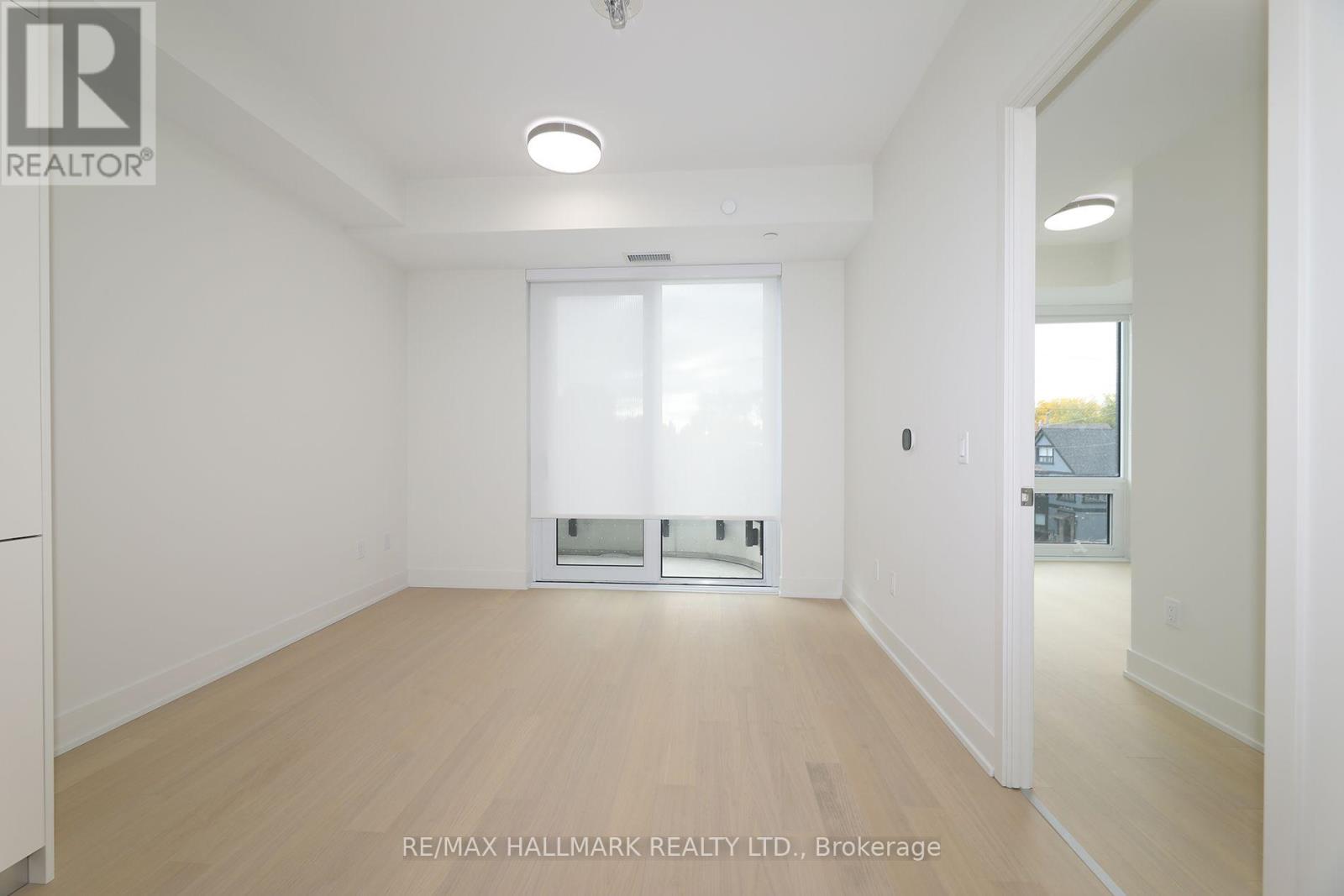 322 Dupont Street — photo 17