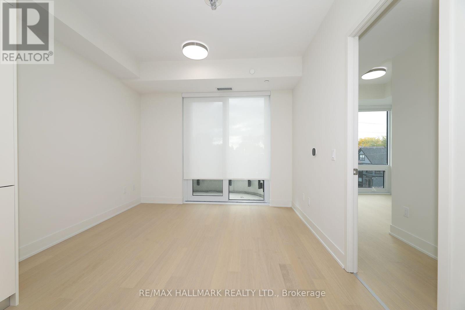 322 Dupont Street — photo 18