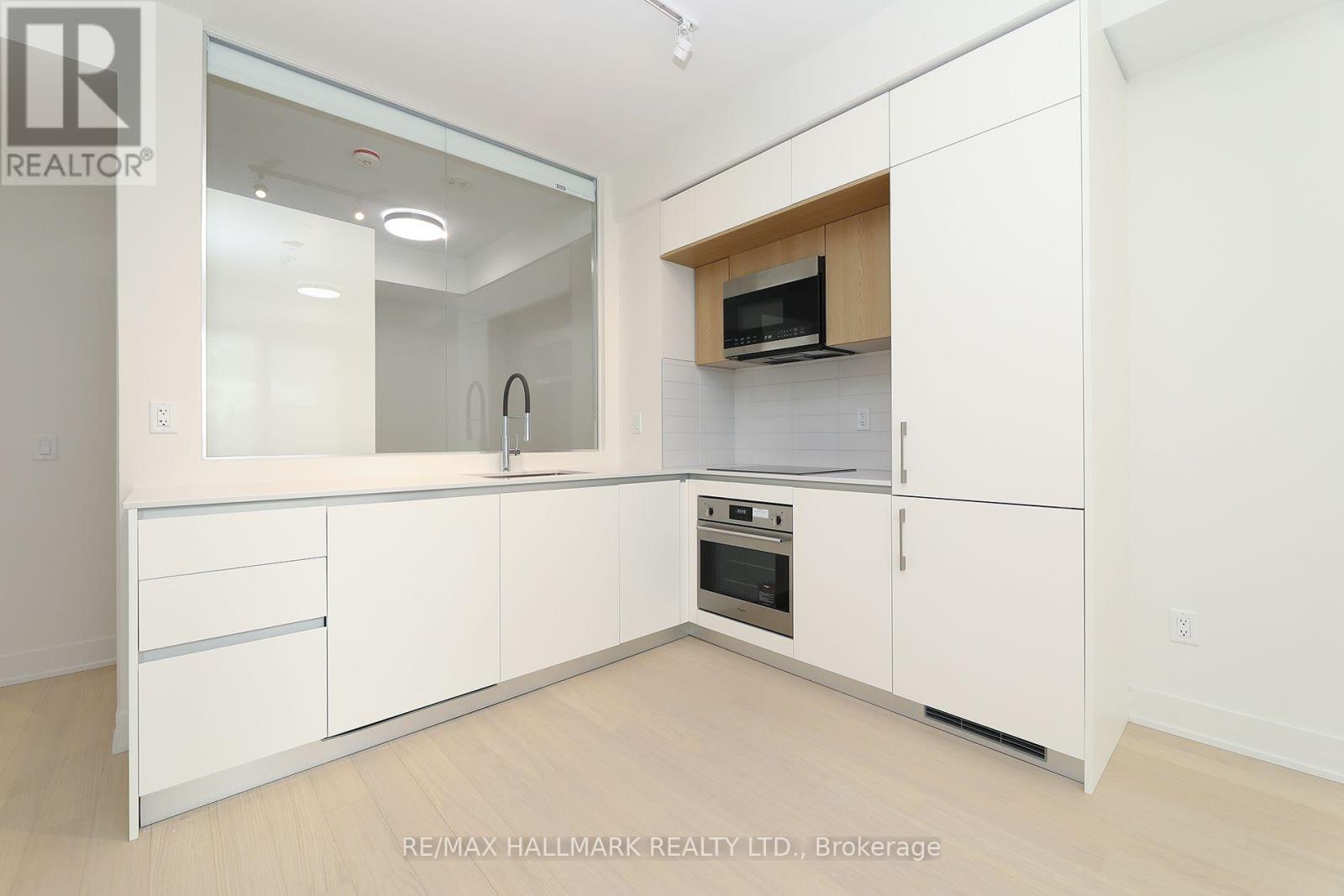 322 Dupont Street — photo 2