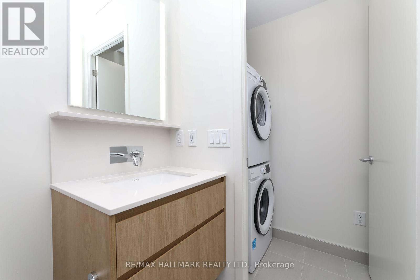 322 Dupont Street — photo 8