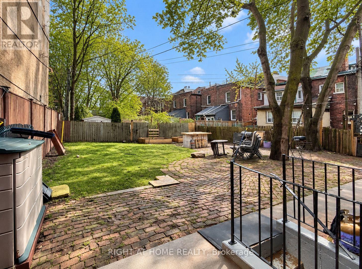 1392 King Street West — photo 8