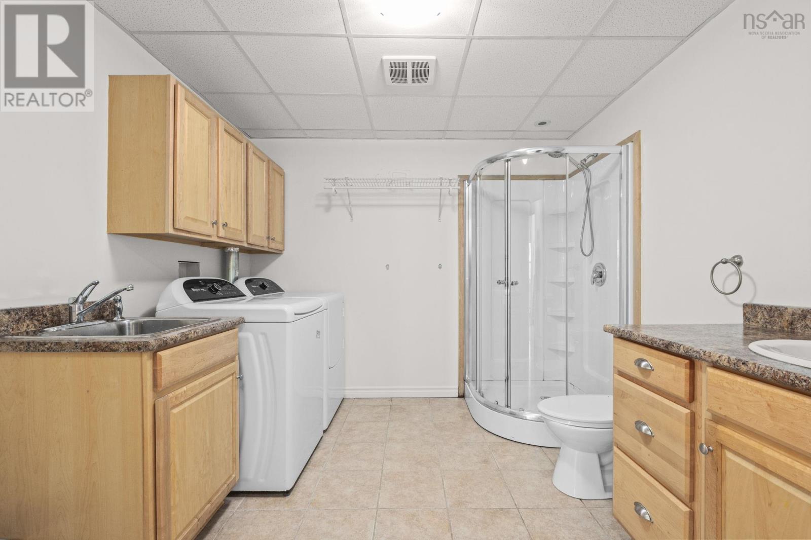 521 Piggott Avenue - 27
