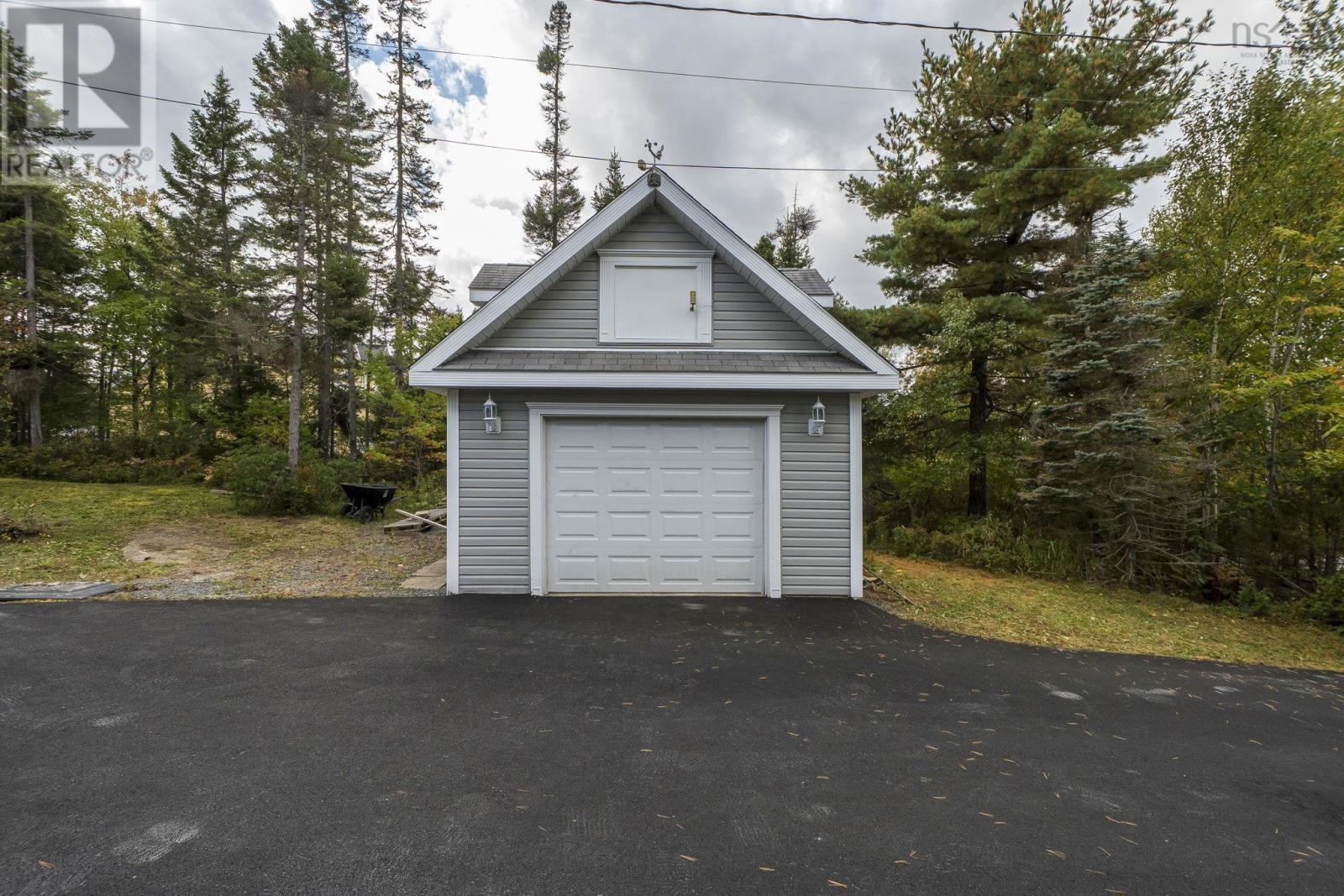 521 Piggott Avenue - 32