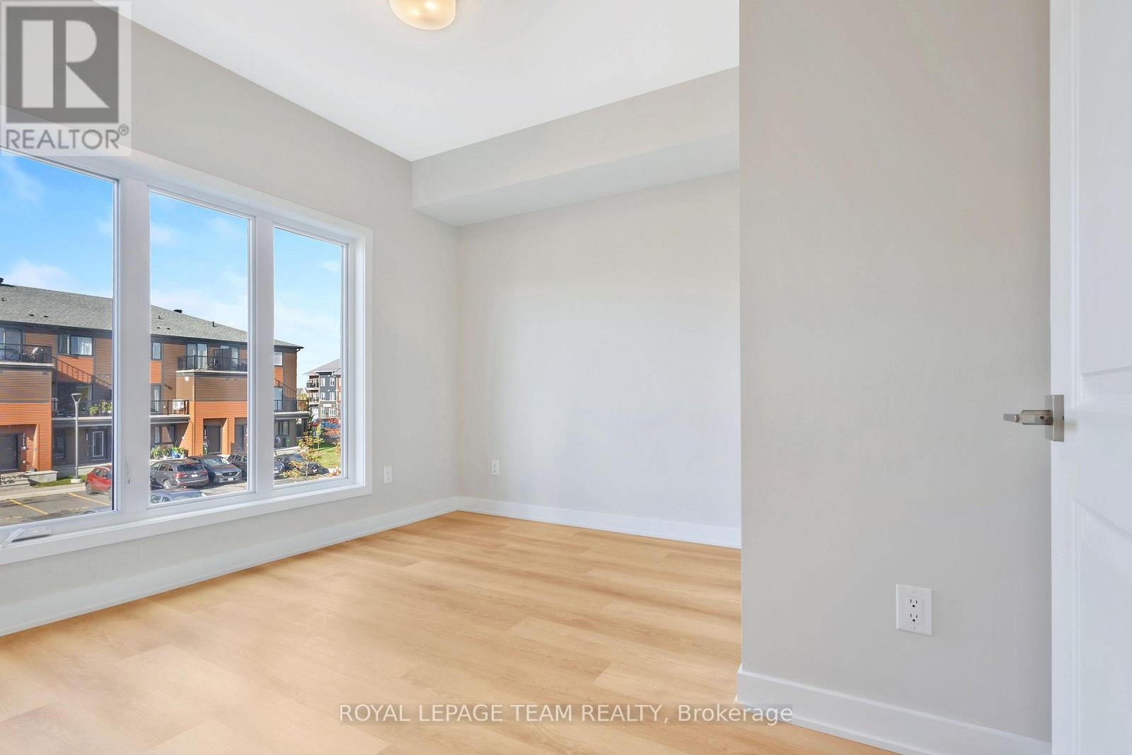 2370 Tenth Line Road — photo 17