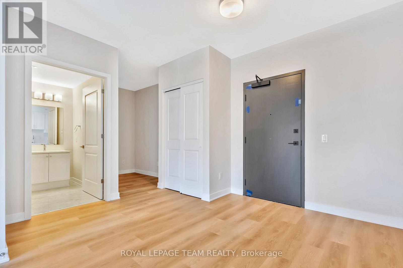 2370 Tenth Line Road — photo 8