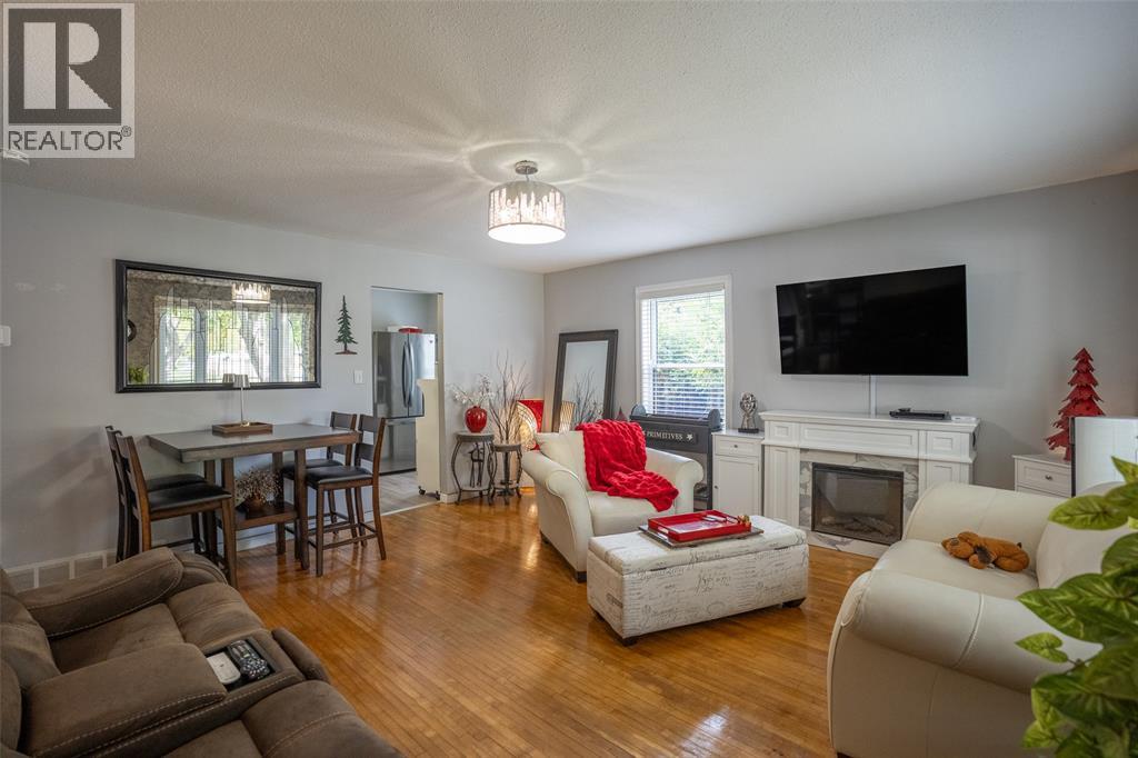 549 CROMWELL STREET - 3