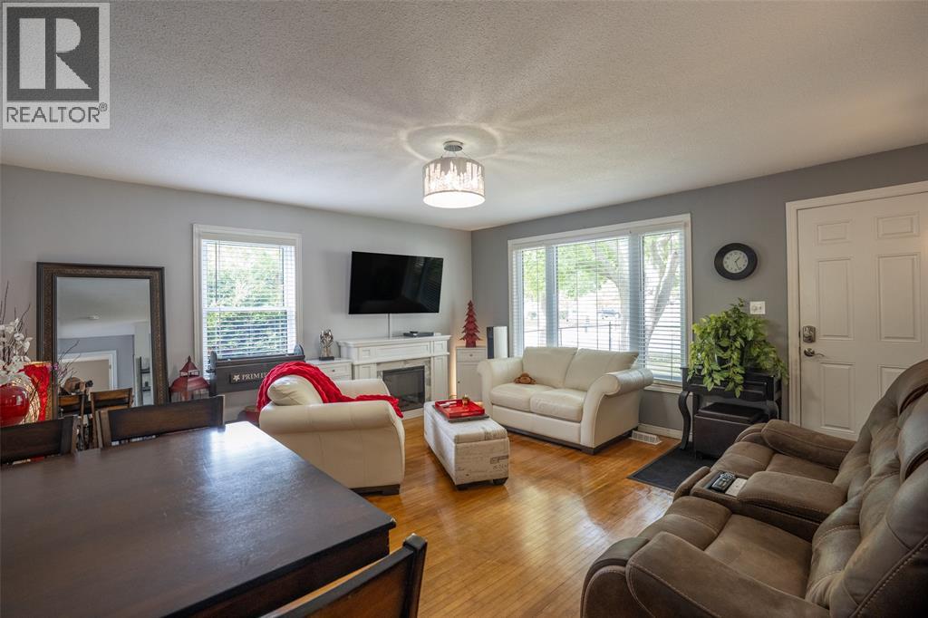 549 Cromwell Street — photo 4