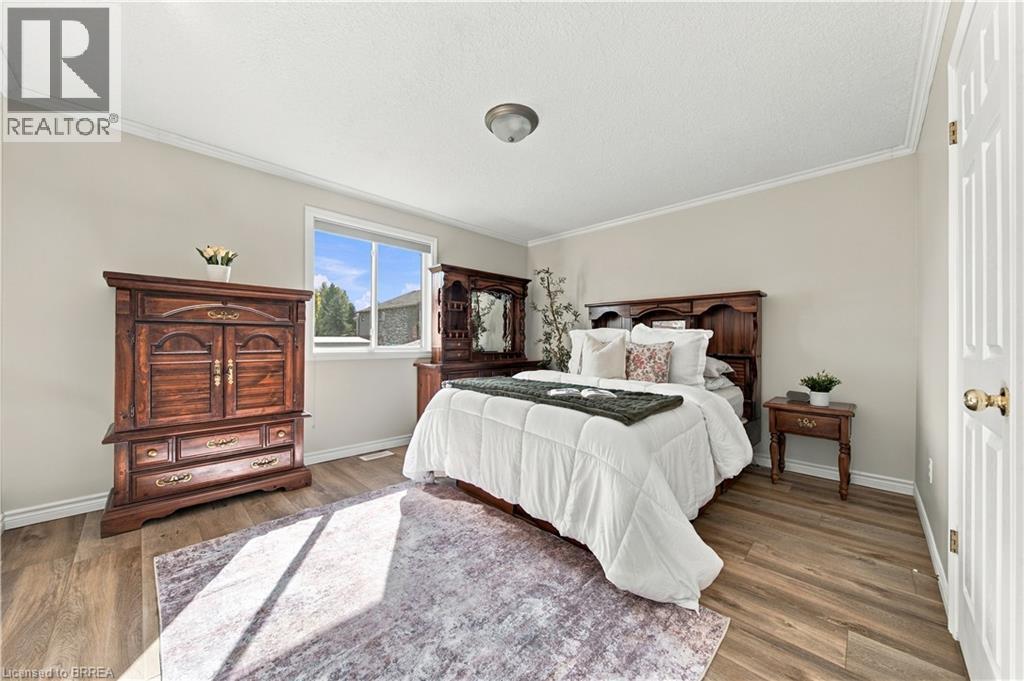 4 MACPHERSON Drive - 17