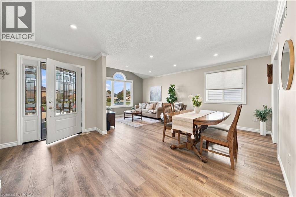 4 Macpherson Drive — photo 3