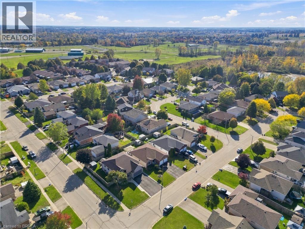 4 MACPHERSON Drive - 41