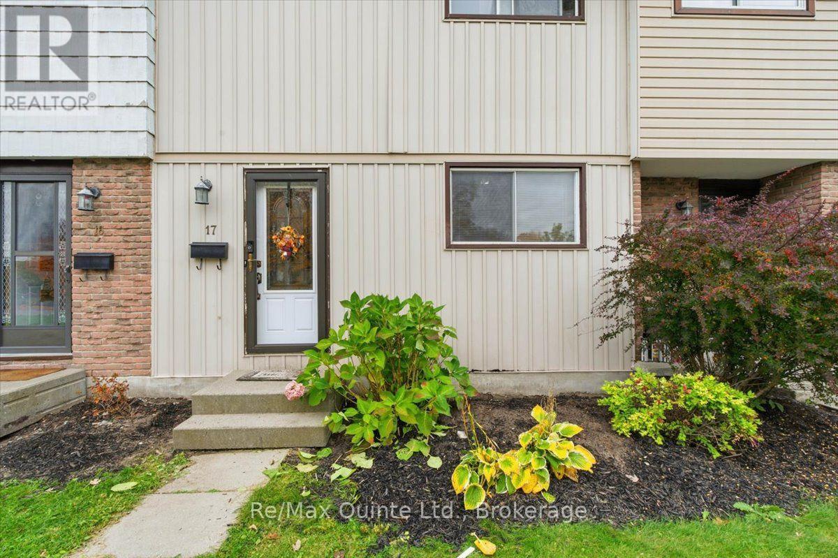 17- 17 Tiffany Place, Quinte West, ON photo 2